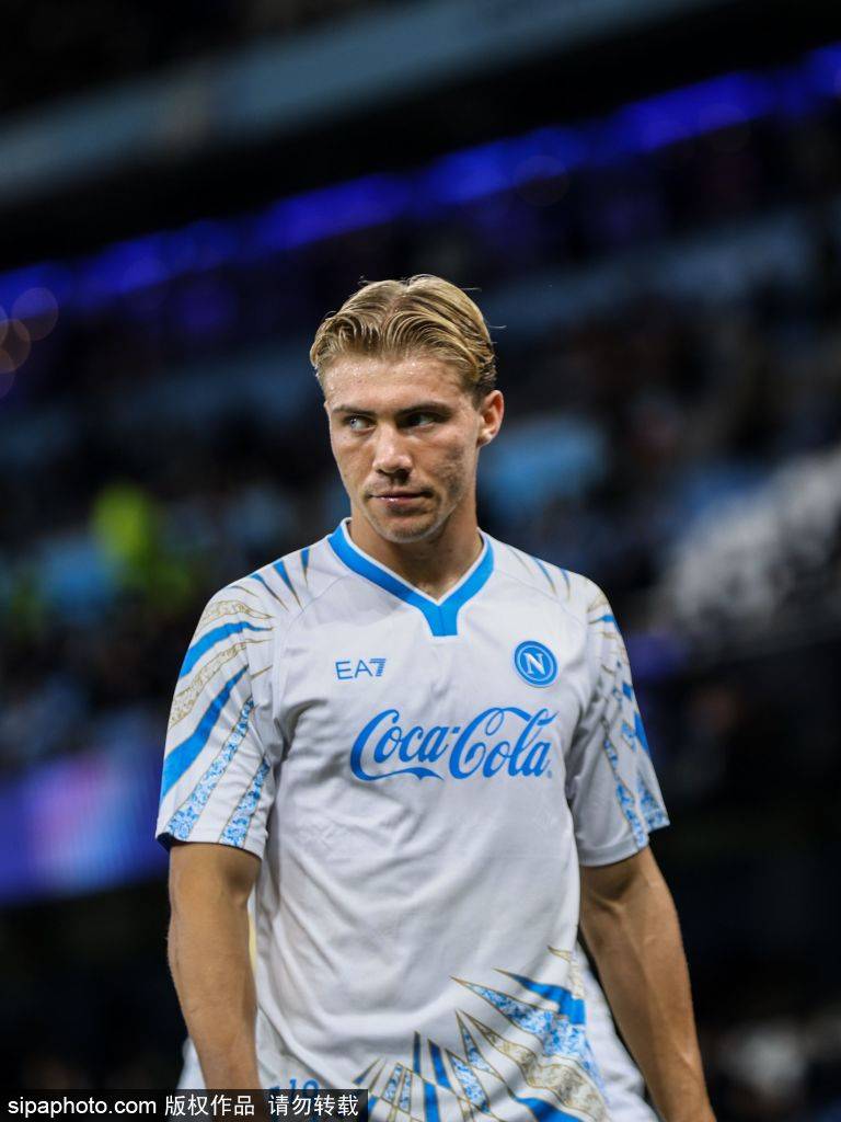 哈兰德提前离队：曼城与挪威国家队的双赢之策