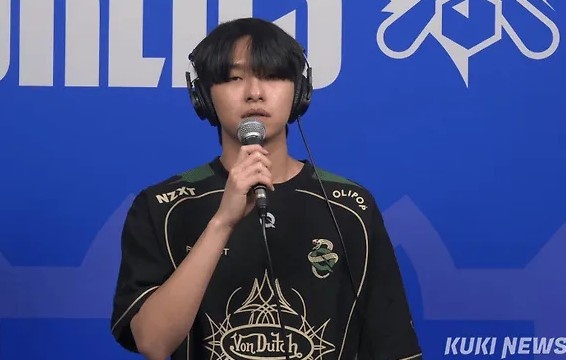 Quad：前两局我对线都打得不错，所以第三局选择了阿兹尔